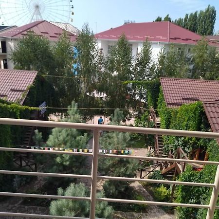 Hotel Gostinyi Dvor Бостери Экстерьер фото