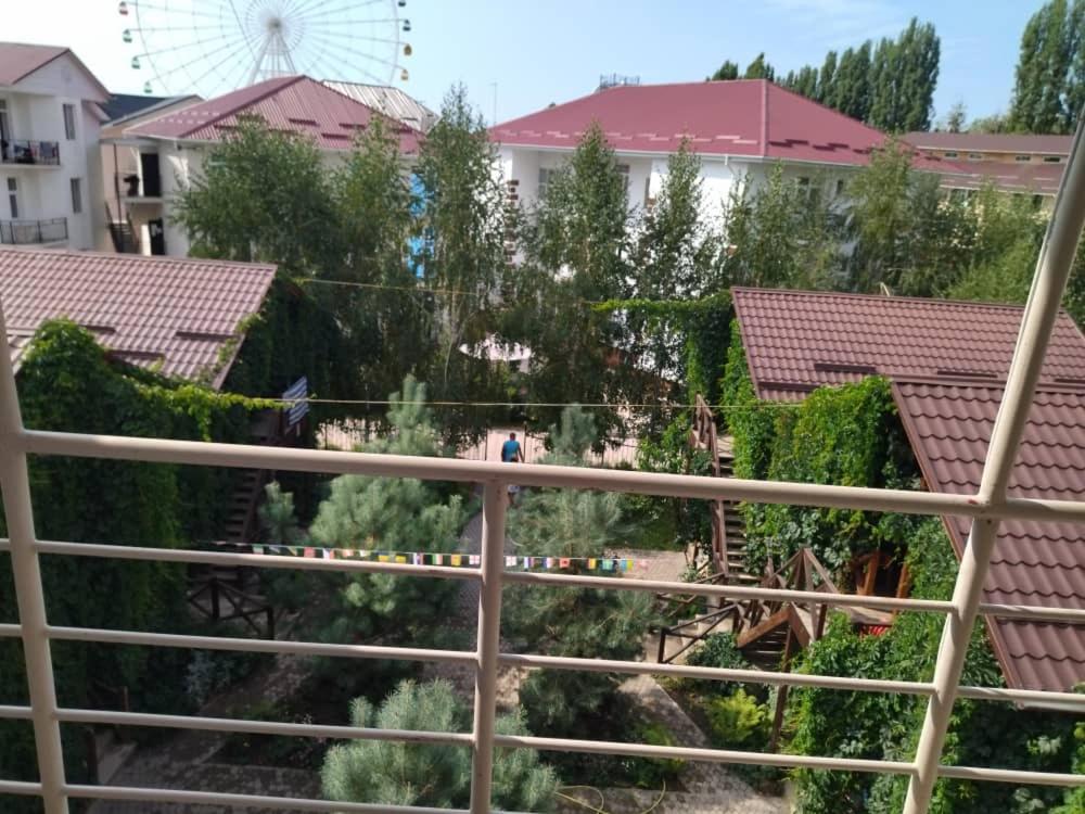 Hotel Gostinyi Dvor Бостери Экстерьер фото