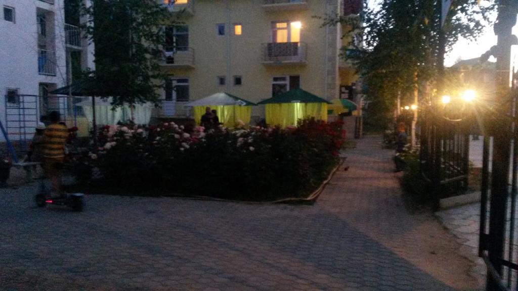 Hotel Gostinyi Dvor Бостери Экстерьер фото